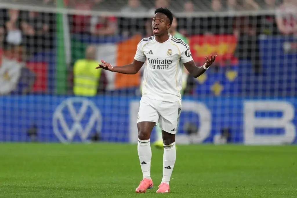 Real Madrid có nguy cơ mất ngôi đầu bảng vào tay Barcelona